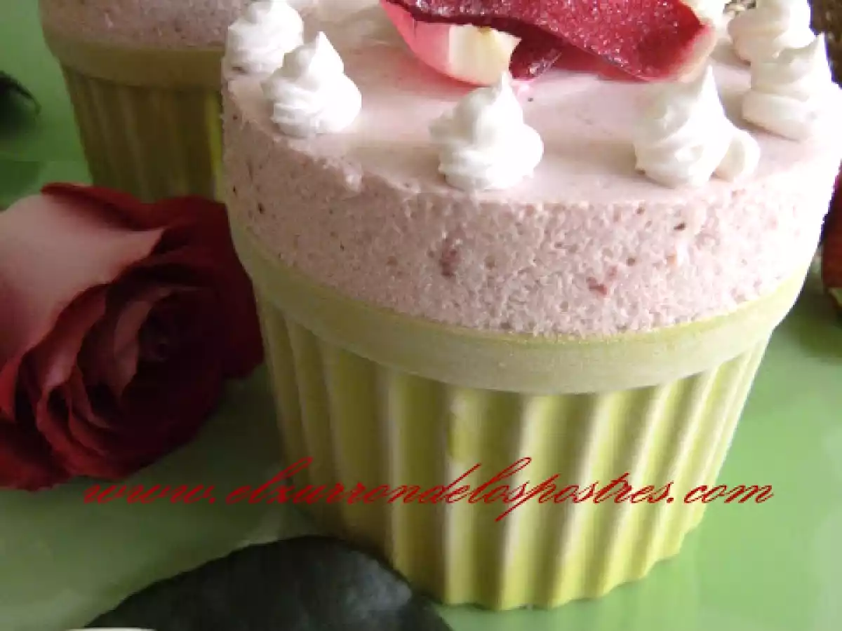 Soufflé Helado de Mermelada de Fresa y Esencia de Rosas