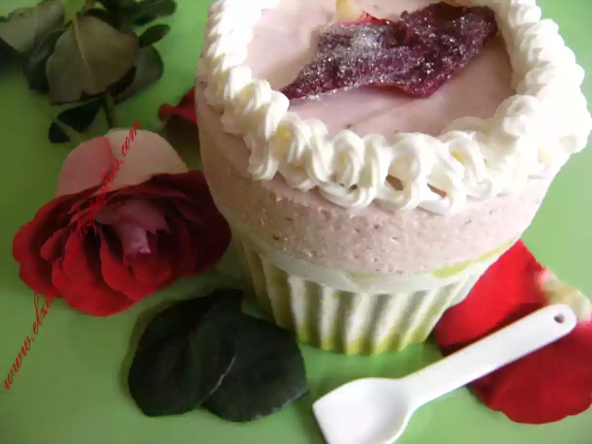 Soufflé Helado de Mermelada de Fresa y Esencia de Rosas - foto 2