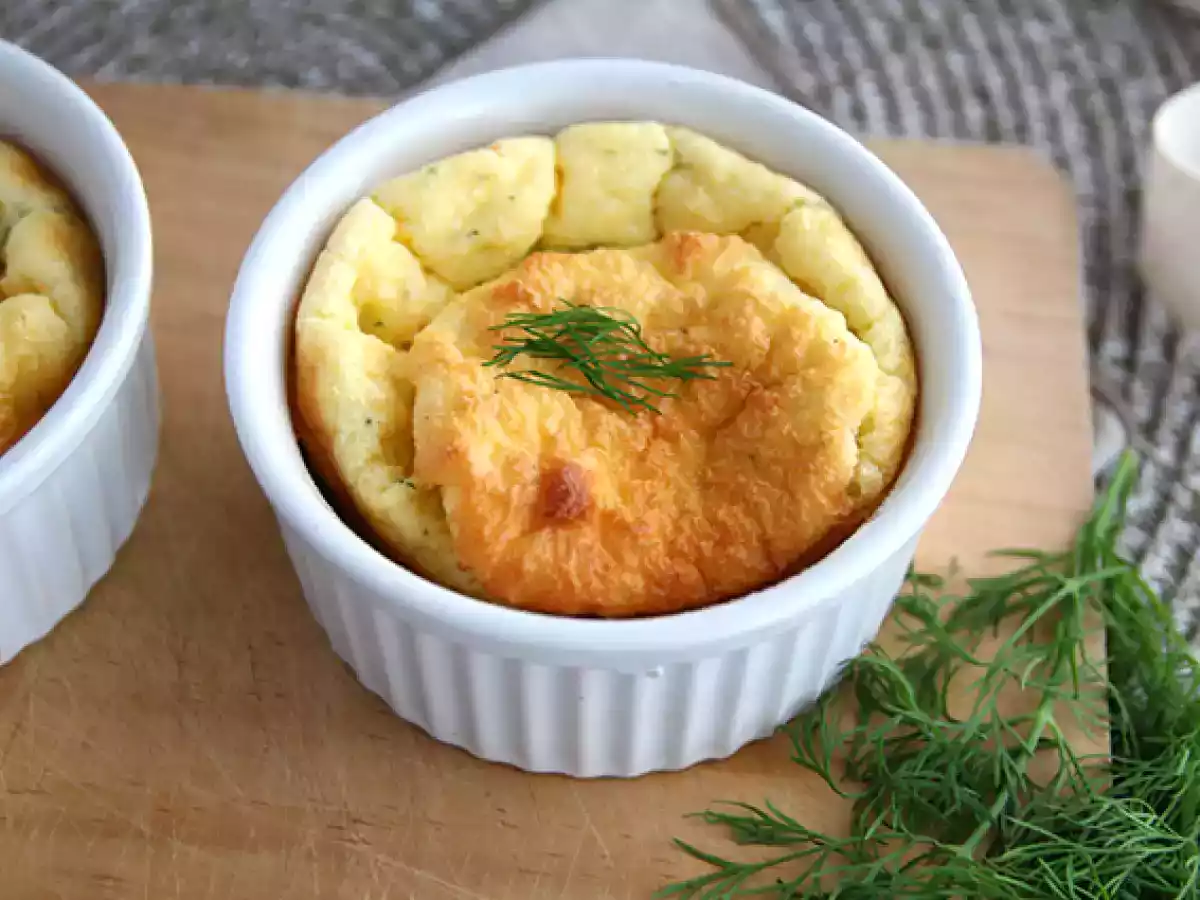 Soufflés de salmón ahumado y eneldo
