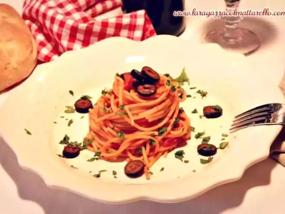 Spaghetti alla puttanesca con anchoas