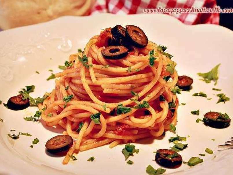 Spaghetti alla puttanesca con anchoas - foto 2