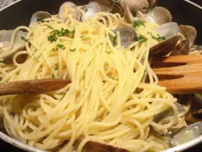 Spaghetti alle vongole clásico (Espaguetis con almejas, receta clásica) - foto 4