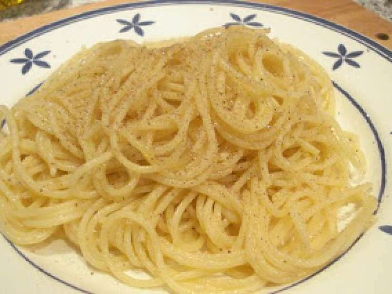Spaghetti Cacio e pepe (Espaguetis queso de oveja y pimienta), foto 1