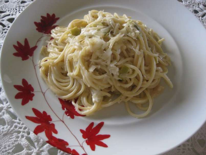 Spaghetti con puerro ancho, ajo, y crema, foto 1