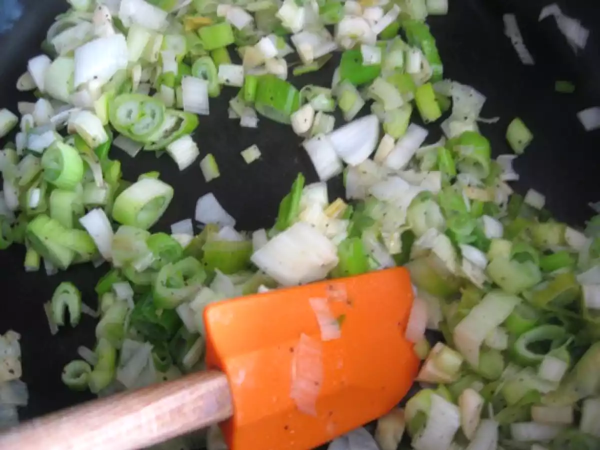 Spaghetti con puerro ancho, ajo, y crema - foto 4