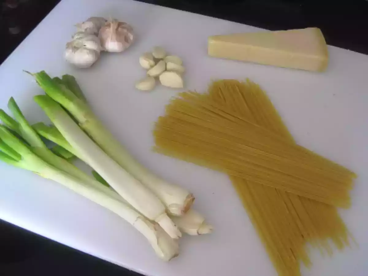 Spaghetti con puerro ancho, ajo, y crema - foto 5