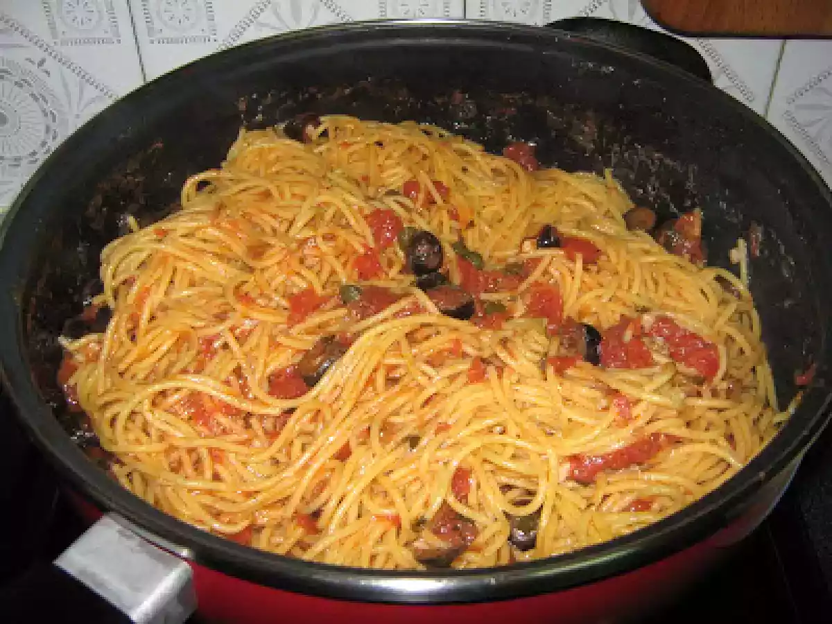 Spaghetti de maiz, picantes a la siciliana