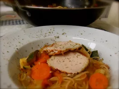Spaghetti en Wok con verduras y lomo de orza