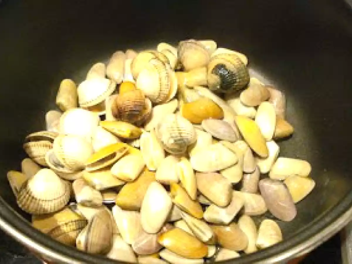 Spaghetti telline e tartufi (Espaguetis coquinas y berberechos) - foto 5