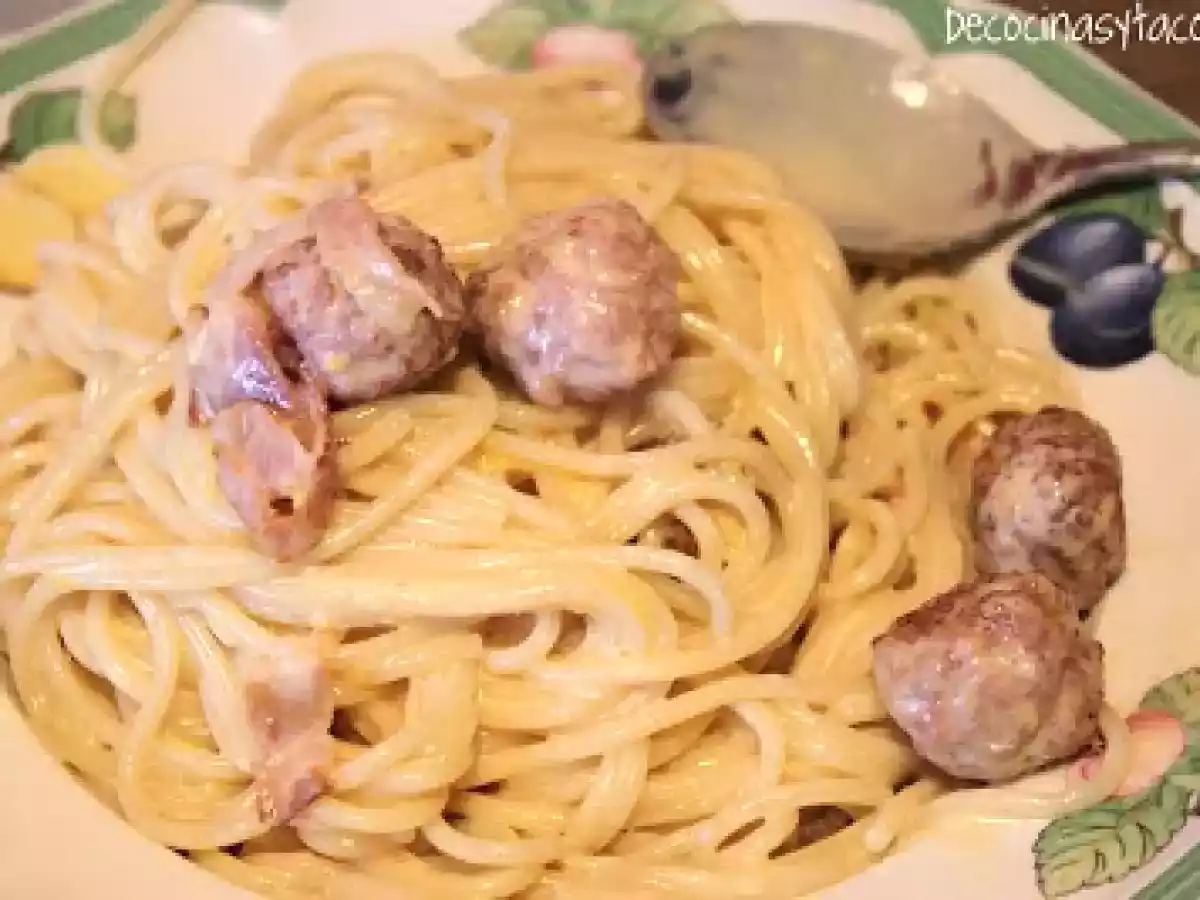 SPAGHETTI WITH SAUSAGE MEATBALLS - ESPAGUETIS CON SALCHICHA - foto 2