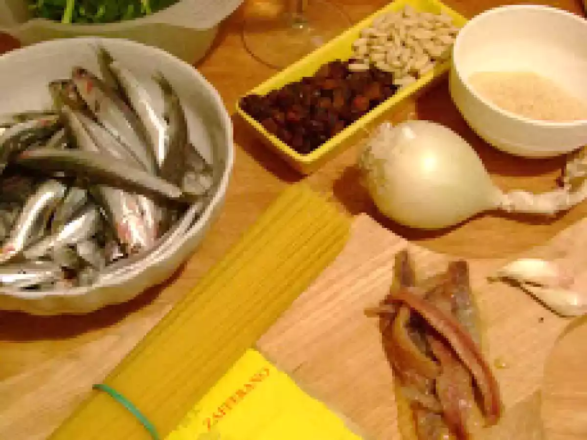 Spaguetti con Pescado Azul, pasas de uva y piñones en baño de azafràn e hinojos. - foto 4