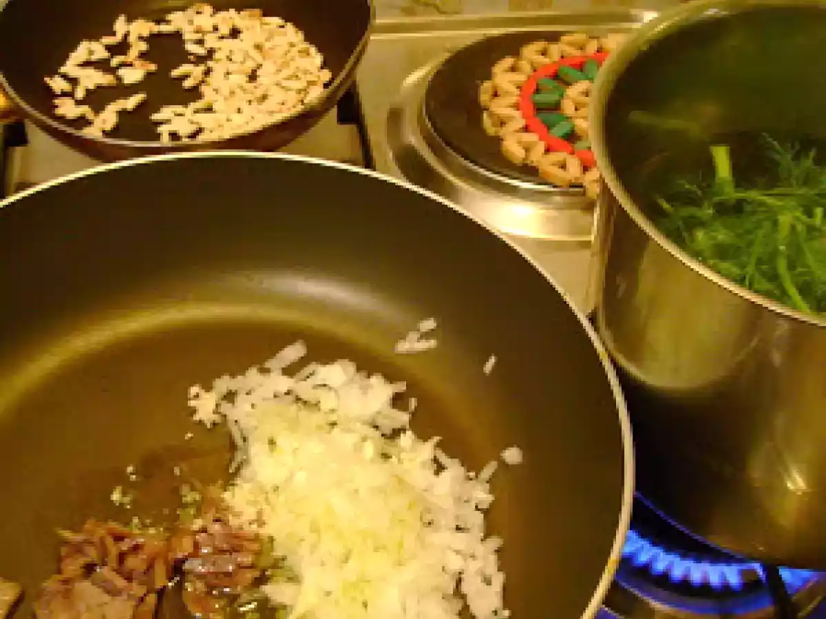 Spaguetti con Pescado Azul, pasas de uva y piñones en baño de azafràn e hinojos. - foto 5