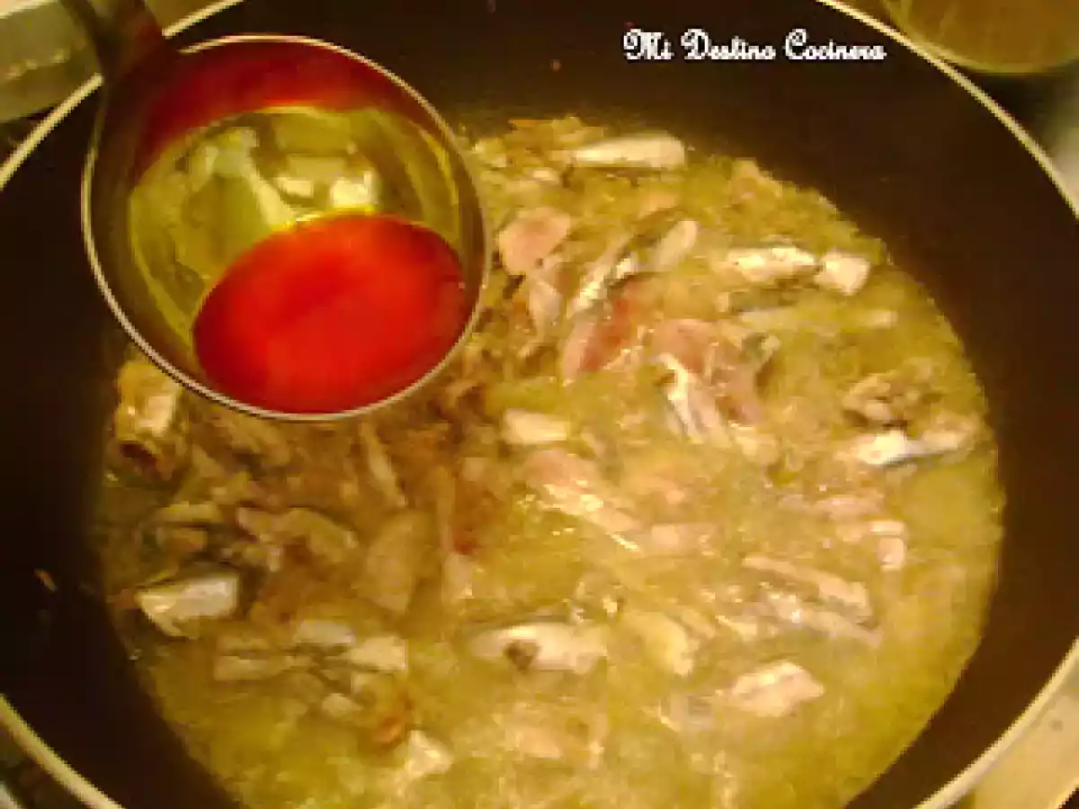 Spaguetti con Pescado Azul, pasas de uva y piñones en baño de azafràn e hinojos. - foto 7