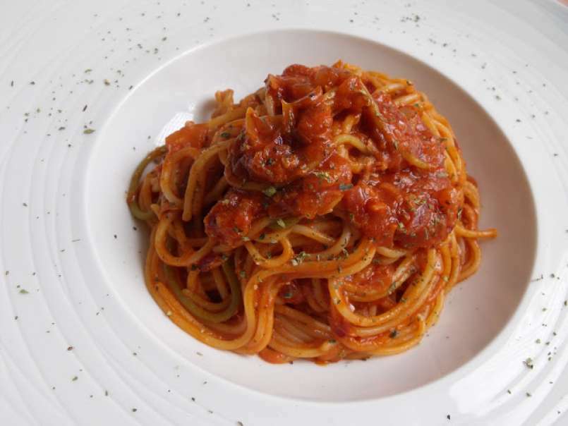Spaguetti con salsa de anchoa y atún