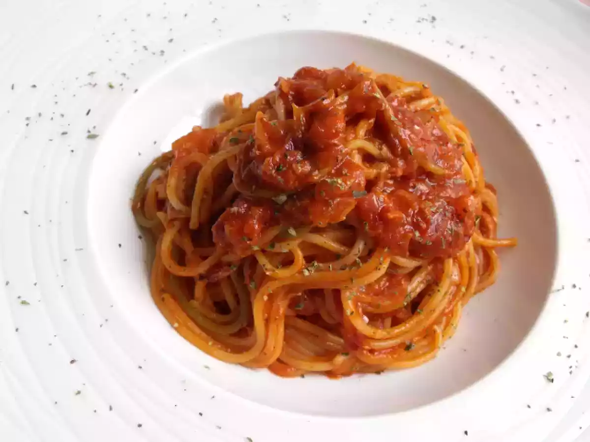Spaguetti con salsa de anchoa y atún