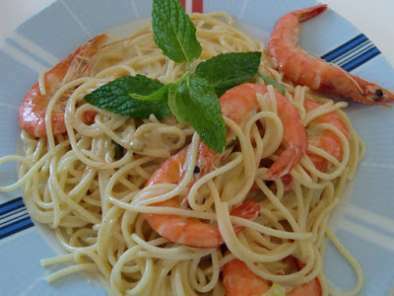 Spaguetti con salsa de gorgonzola y langostinos - foto 2