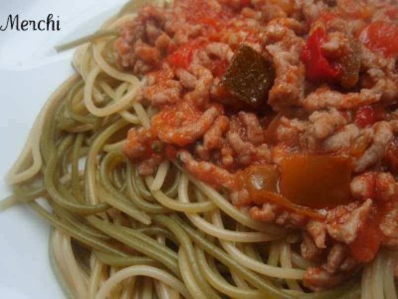 Spaguetti de verdura con pisto y carne de ternera