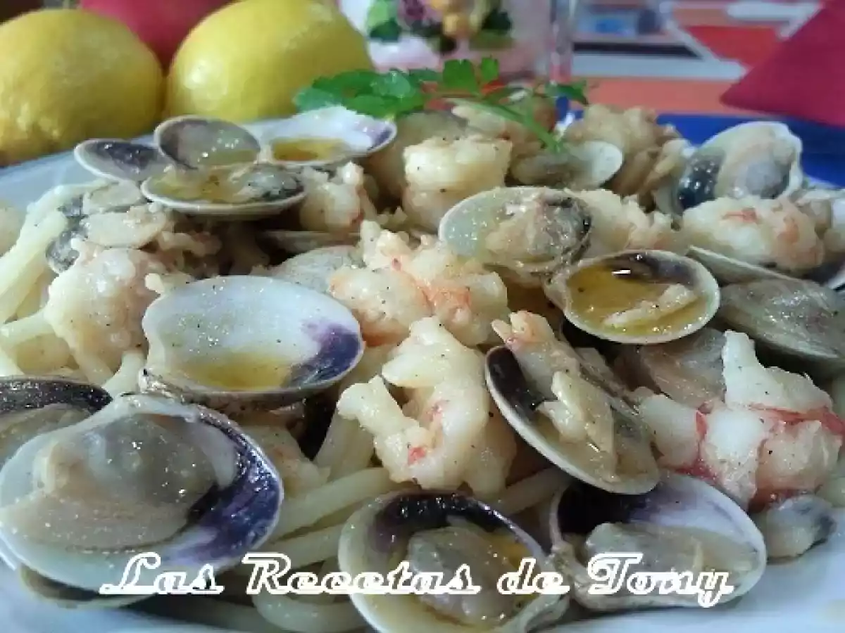 Spaguettis con gambas y almejas al vino blanco - foto 3