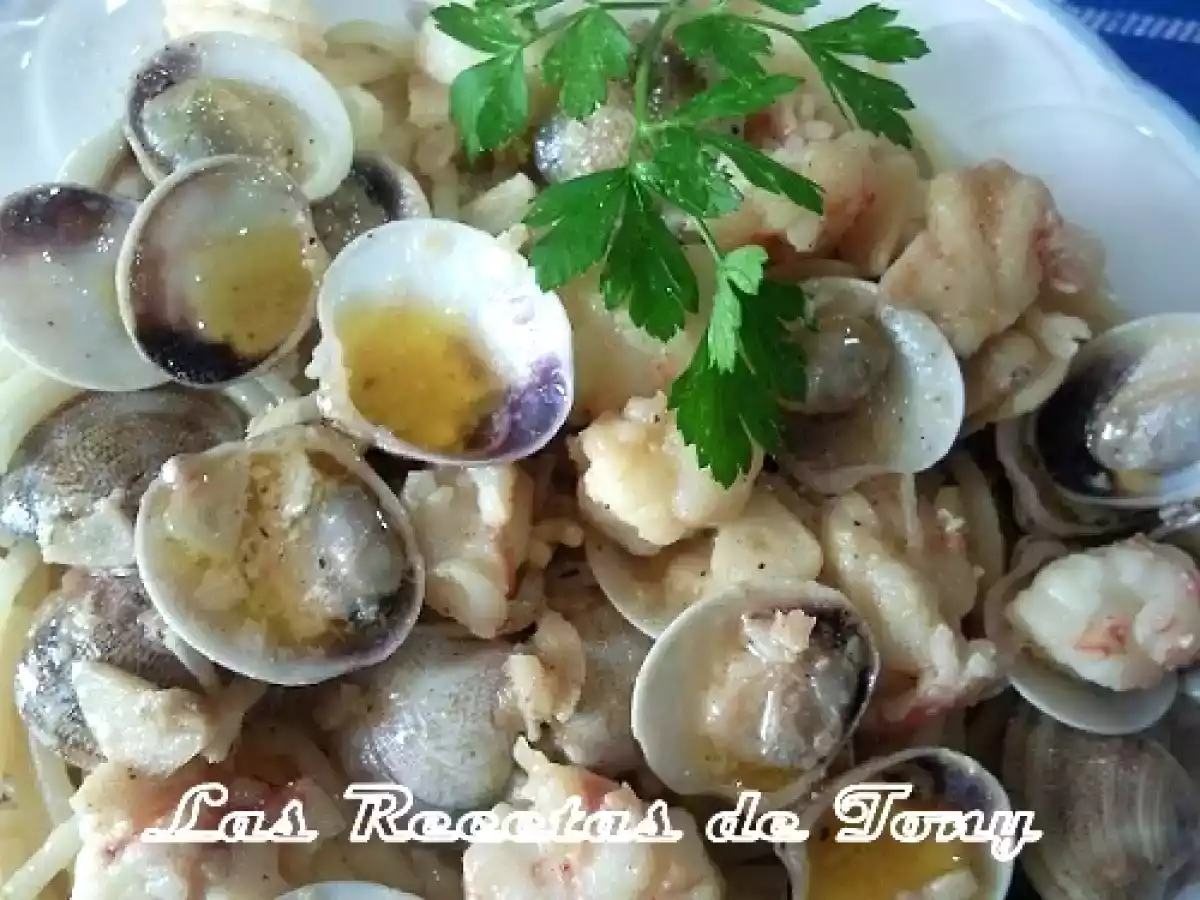 Spaguettis con gambas y almejas al vino blanco - foto 4