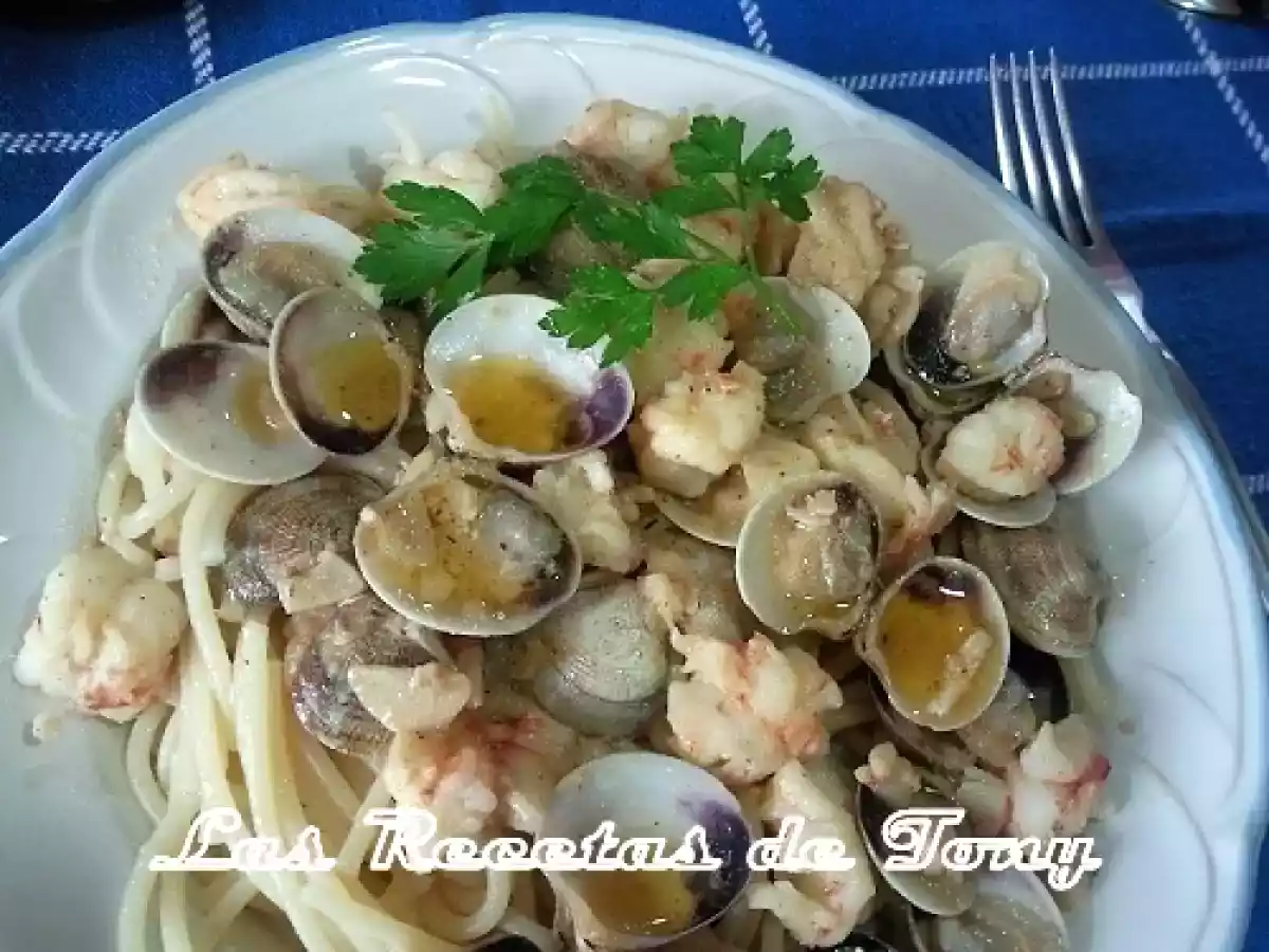 Spaguettis con gambas y almejas al vino blanco - foto 6