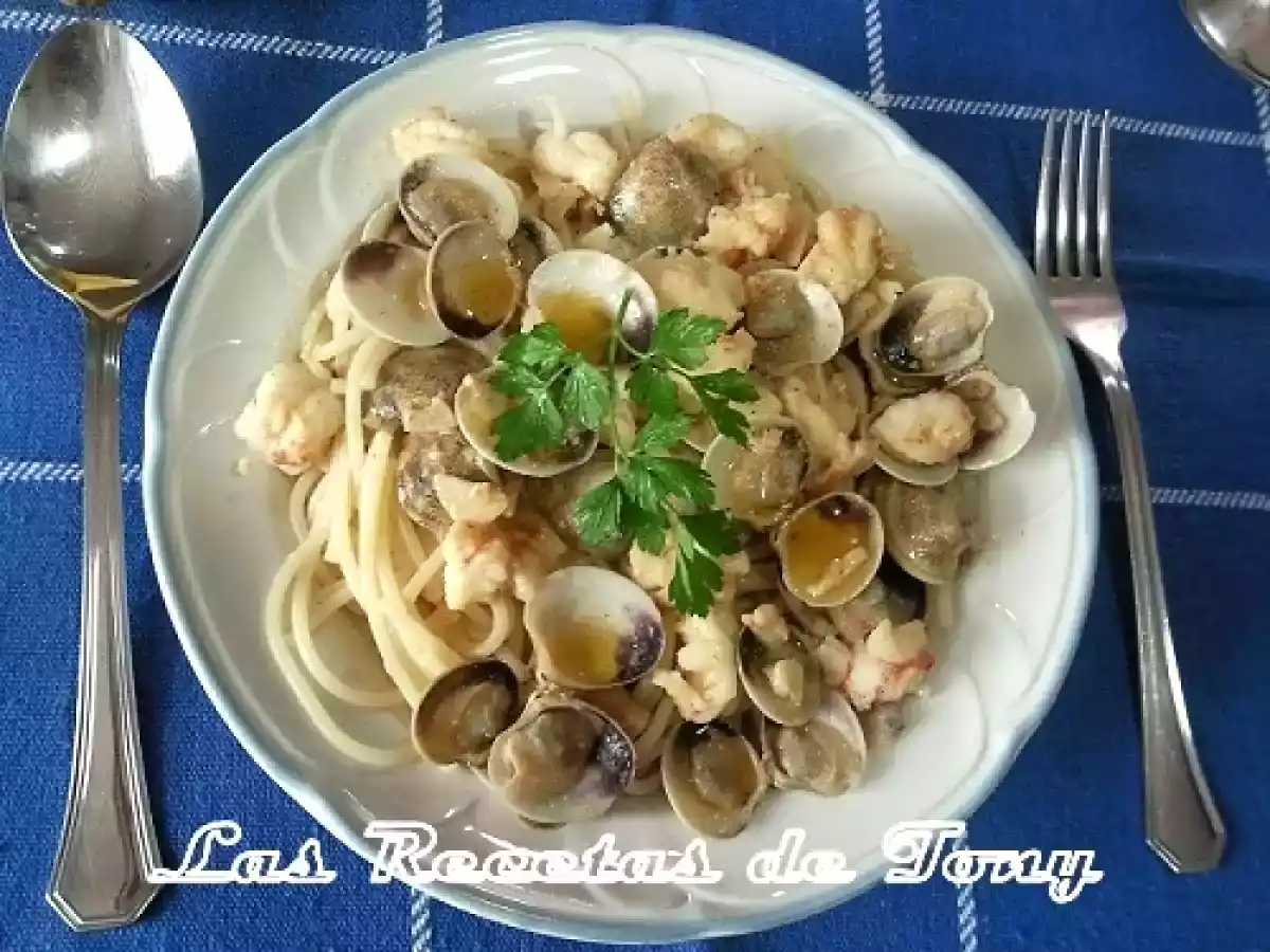 Spaguettis con gambas y almejas al vino blanco - foto 7
