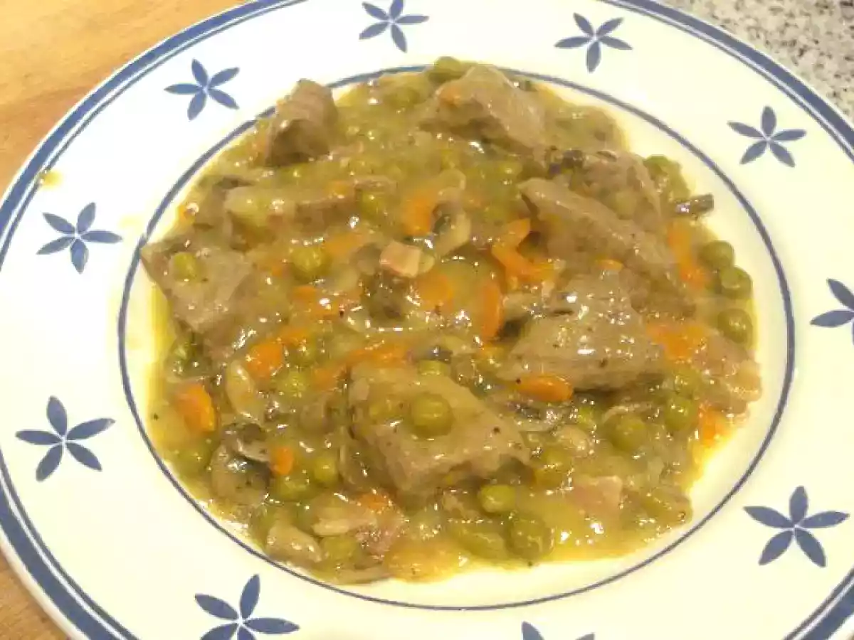 Spezzatino di Manzo con funghi e piselli (Guiso de ternera con setas)