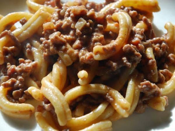 Strozzapreti con ragú a la bolognesa