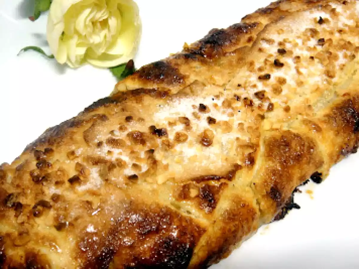 Strudel de manzana, cabello de ángel y anís en grano