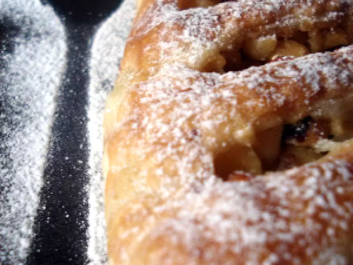 Strudel de manzana con pasas y avellanas