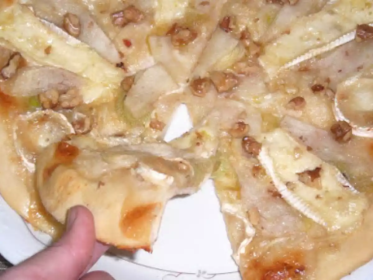 SUPER-PIZZA DE QUESO BRIE, QUESO DE CABRA Y PERA !! - foto 3