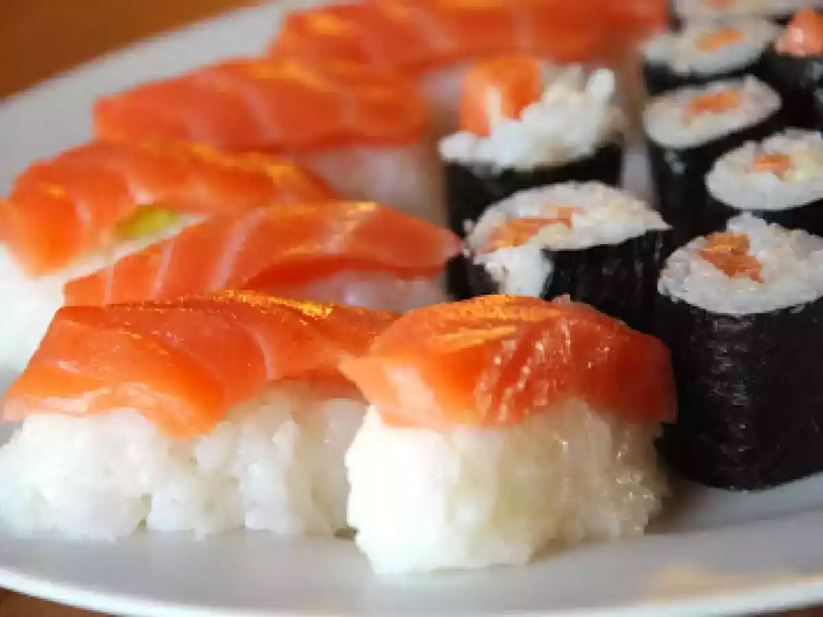 Sushi nigiri de salmón
