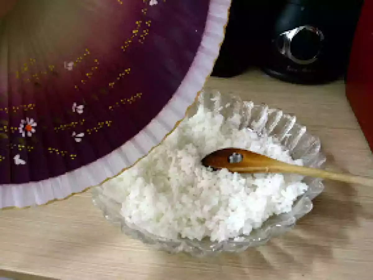 Sushi variado con pepino y salmón - foto 2