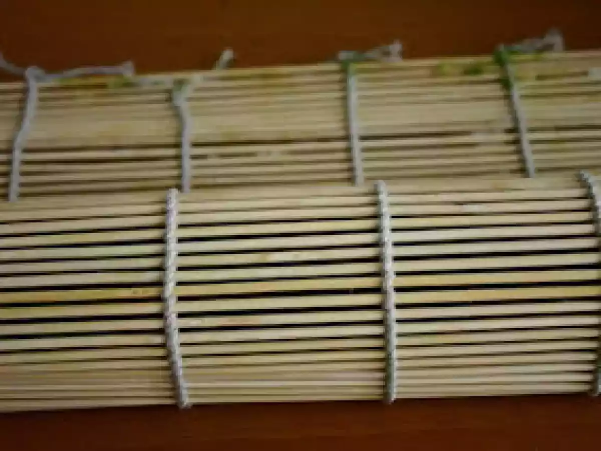 Sushi variado con pepino y salmón - foto 6