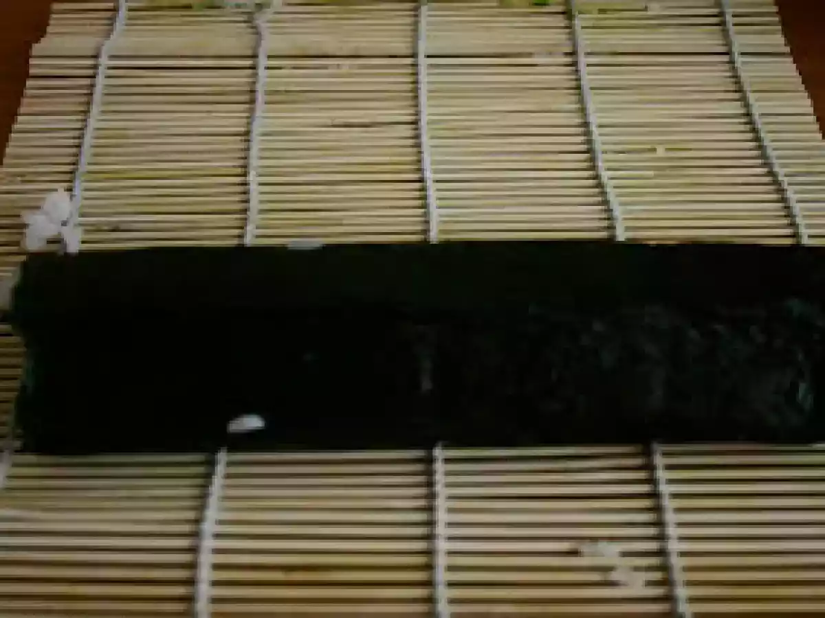 Sushi variado con pepino y salmón - foto 7