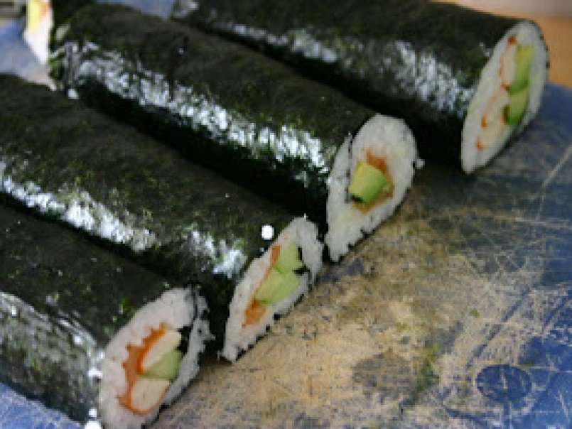 Sushi variado con pepino y salmón, foto 8