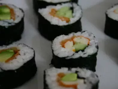 Sushi variado con pepino y salmón, foto 10