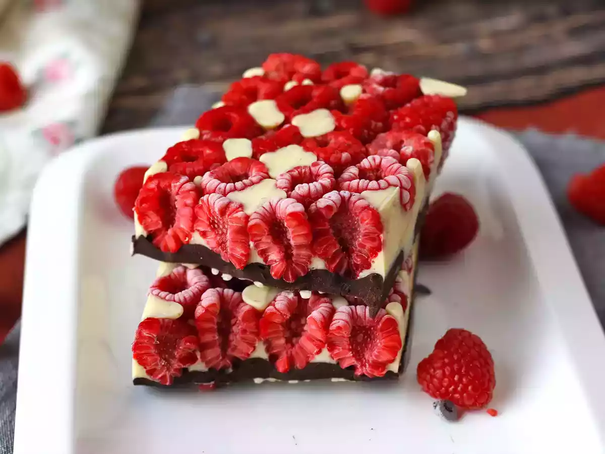 Tableta de chocolate estilo Franuí con frambuesas, chocolate blanco y chocolate negro! - foto 6