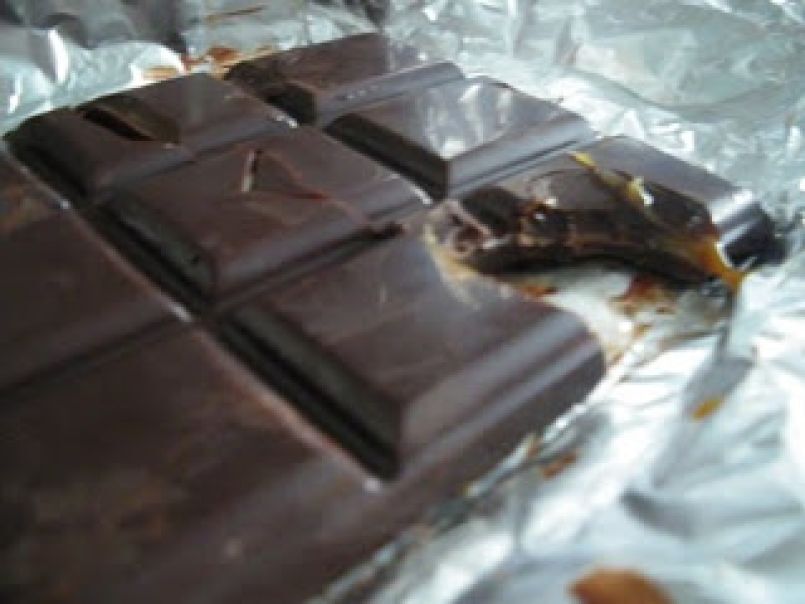 Tableta de chocolate rellena de caramelo