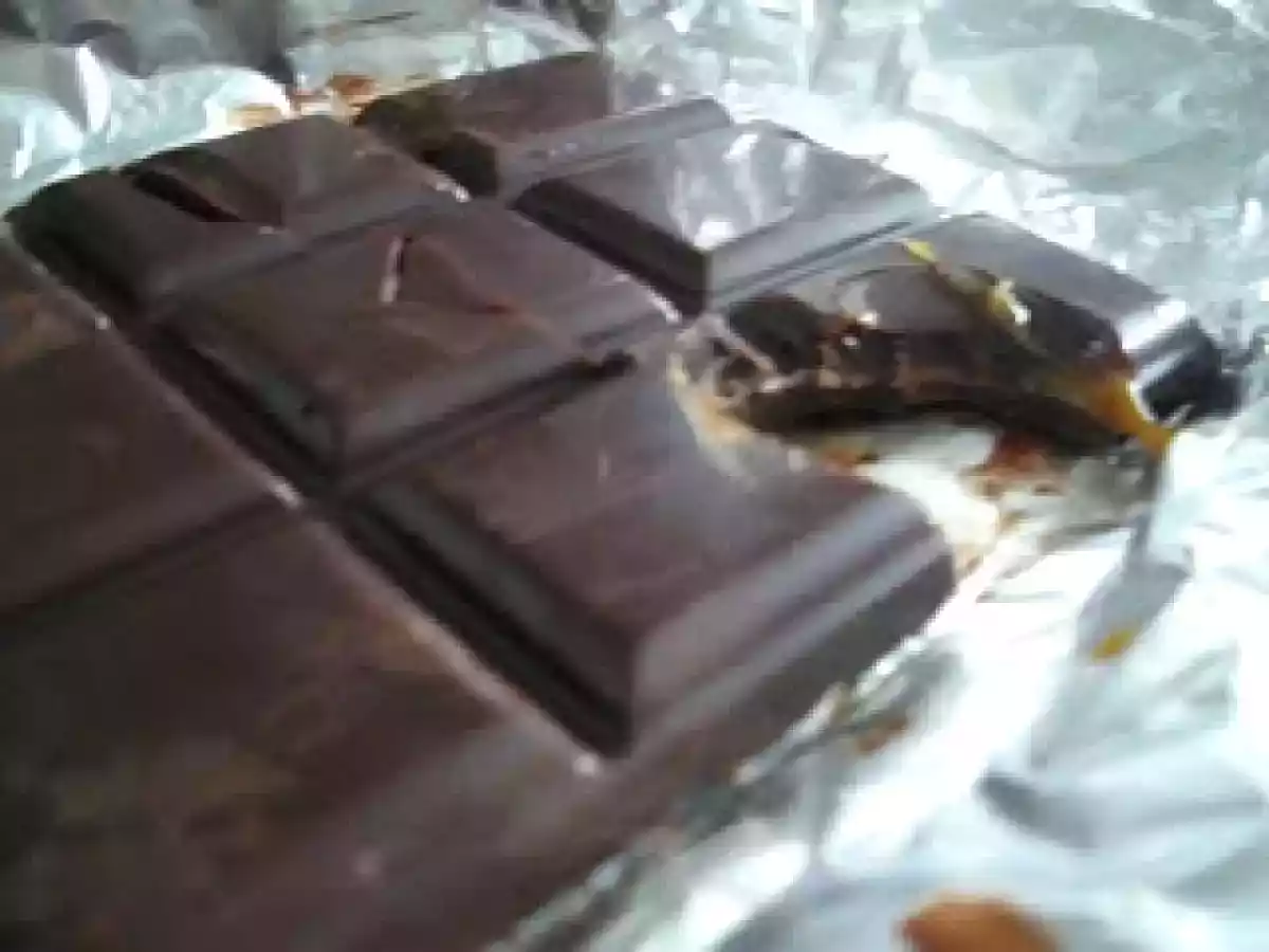 Tableta de chocolate rellena de caramelo