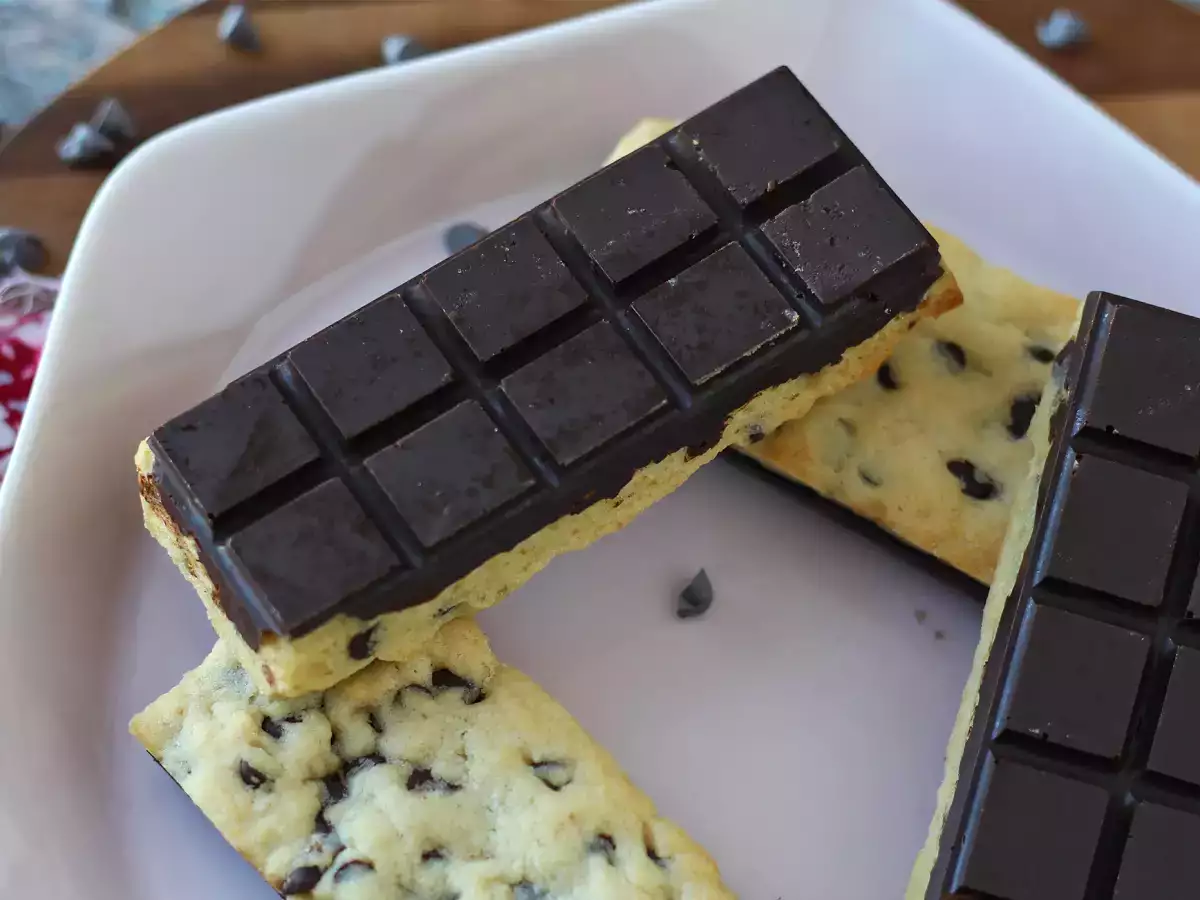 Tabletas de cookie con chocolate, tiernas y crujientes a la vez