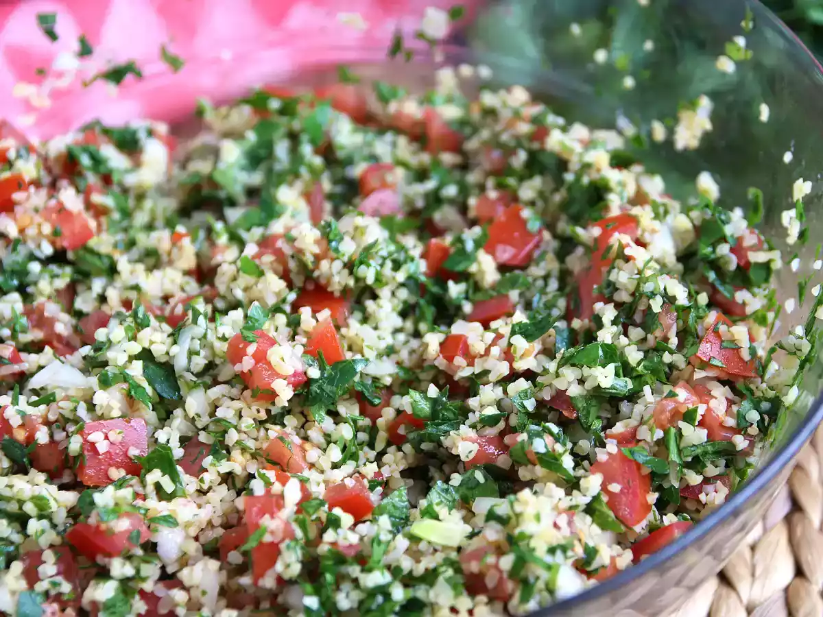 Tabulé o Tabbouleh, ensalada libanesa muy aromática y fresca - foto 2