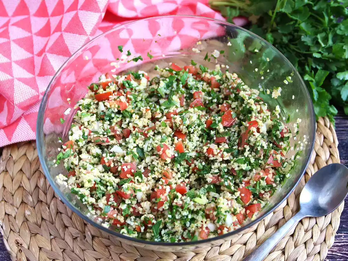 Tabulé o Tabbouleh, ensalada libanesa muy aromática y fresca - foto 3