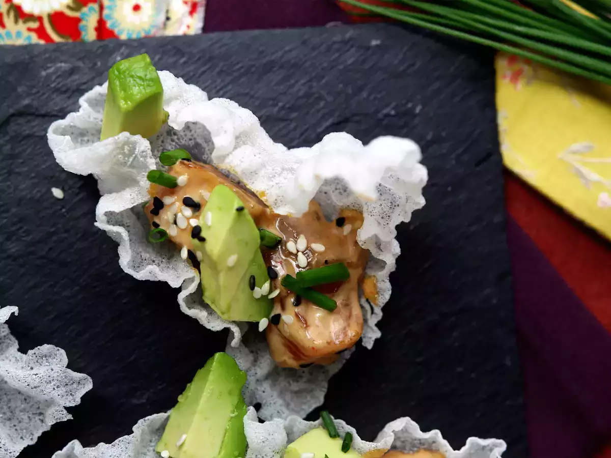 Tacos en versión asiática: tartar de salmón en chips de arroz - foto 6