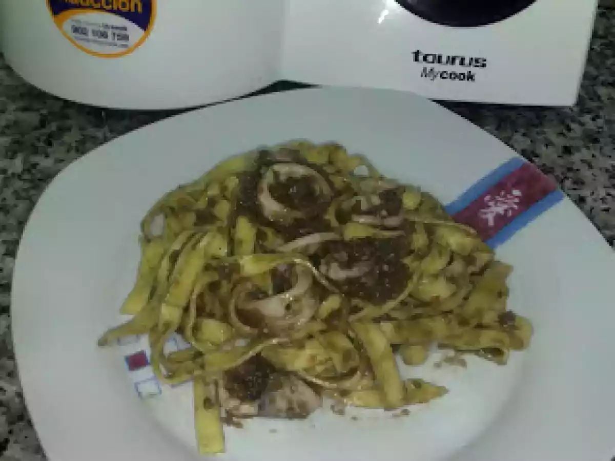 Tagliatelle con calamares en su tinta ( pasta fresca) - foto 5