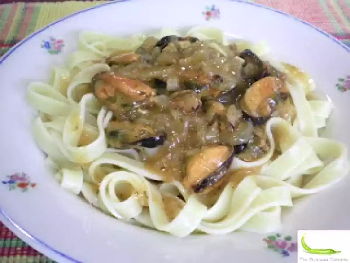 Tagliatelle con mejillones a la marinera