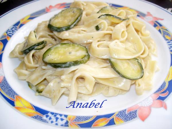 TAGLIATELLE CON QUESO AZUL