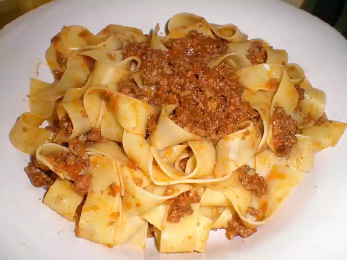 Tagliatelle con salsa boloñesa