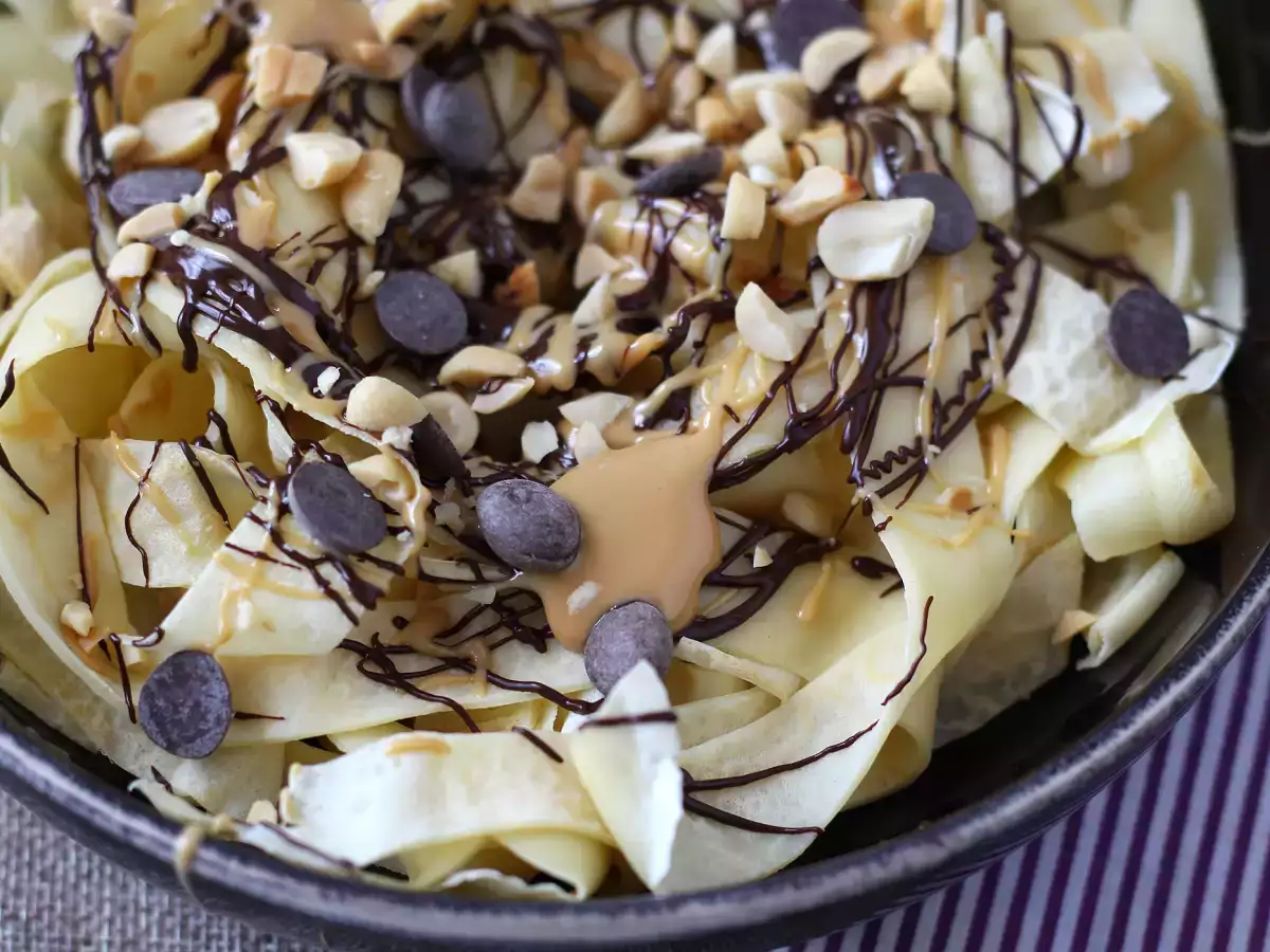 Tagliatelle de crepes con chocolate y crema de cacahuete - foto 2