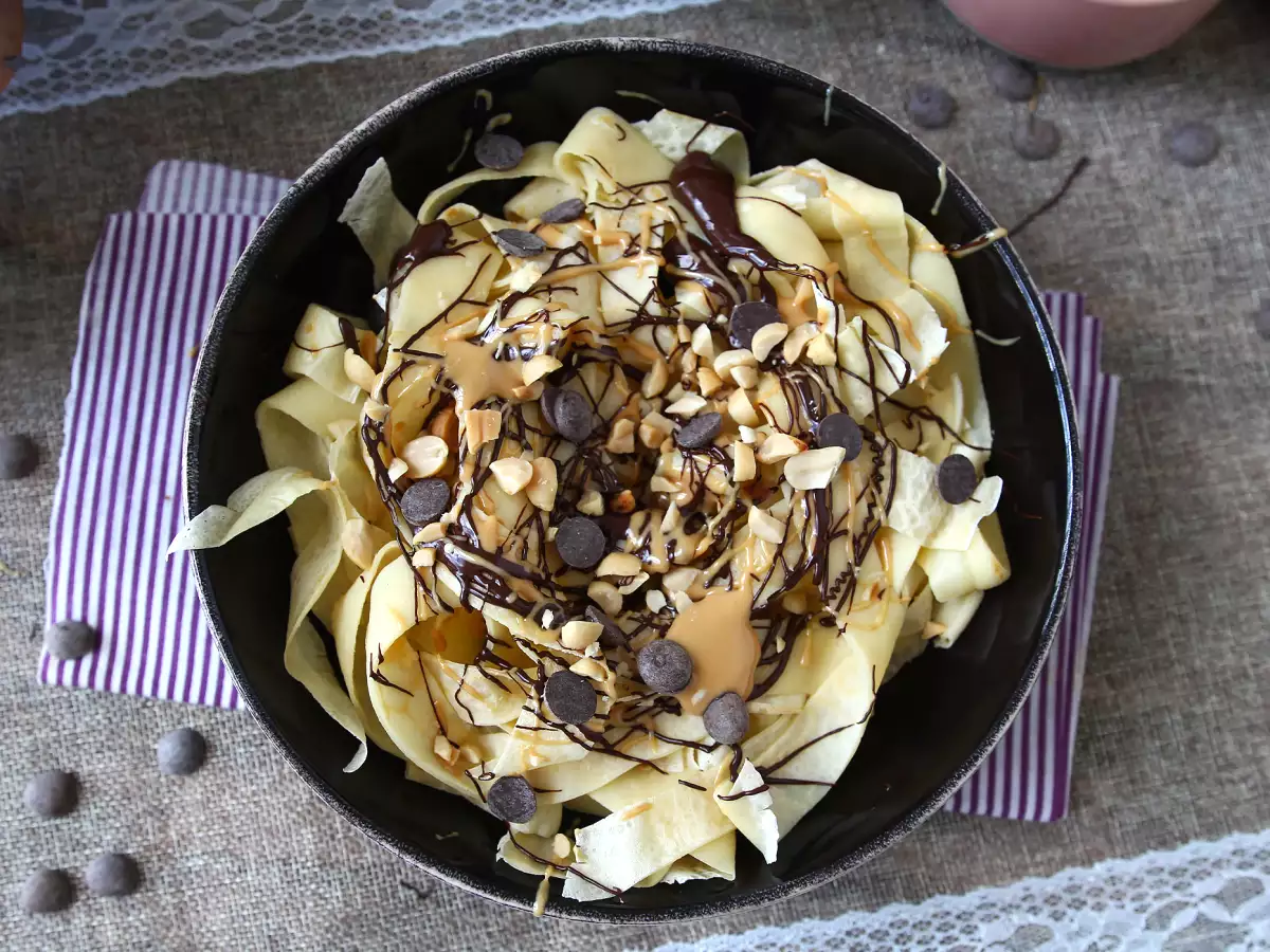 Tagliatelle de crepes con chocolate y crema de cacahuete - foto 3