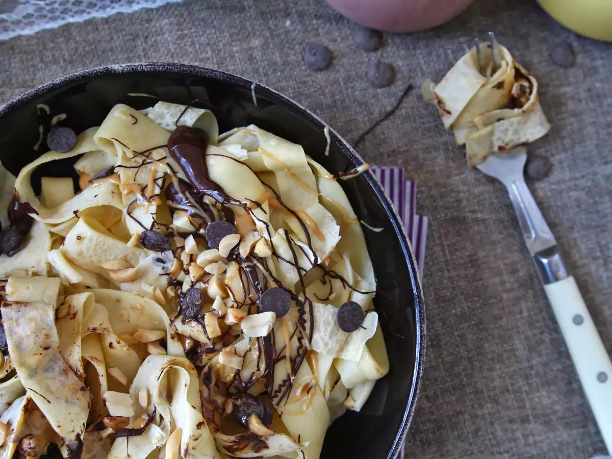 Tagliatelle de crepes con chocolate y crema de cacahuete - foto 5